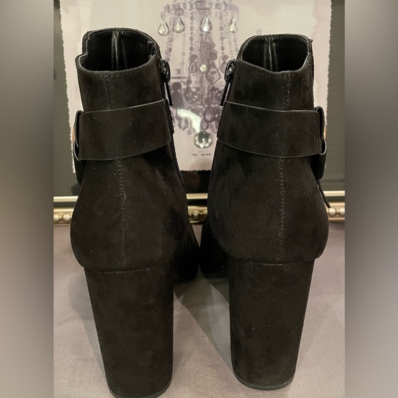 Lauren Conrad- Black Suede Ankle Boots with Side Zipper. Size 10 - Picture 4 of 8